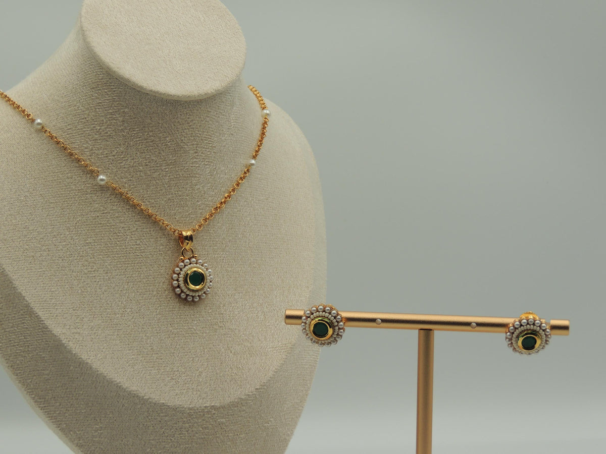 Noor Pendant Set