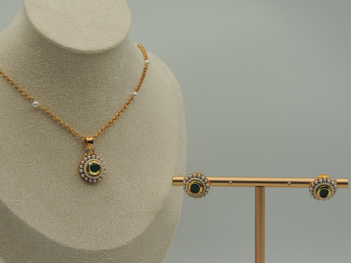 Noor Pendant Set