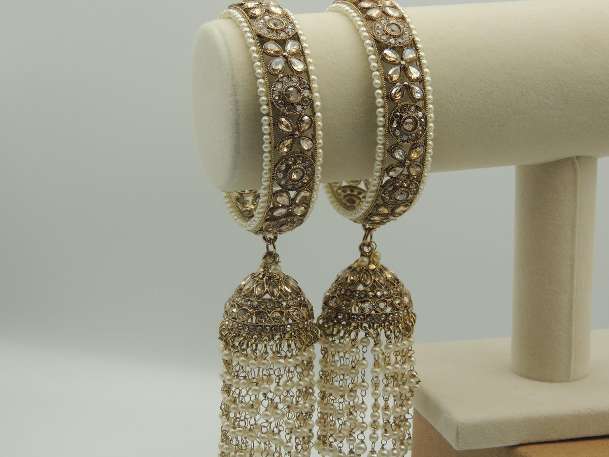Zeenat Kaleere Bangles